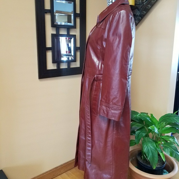 (SOLD) VINTAGE RED LEATHER TRENCH COAT WITH BELT! - Picture 4 of 8